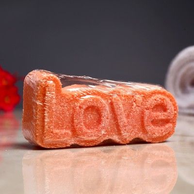 Бомбочка для ванны "Love" с ароматом апельсина, оранжевая