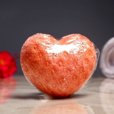 Бомбочка для ванны "Сердце" с ароматом клубники, красная
