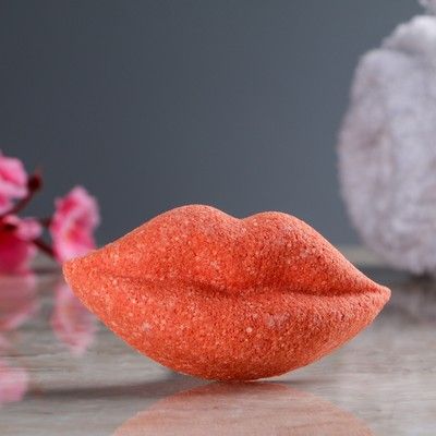 Бомбочка для ванны "Губки" с ароматом клубники, красная