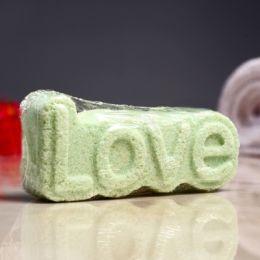 Бомбочка для ванны "Love" с ароматом яблока, зелёная