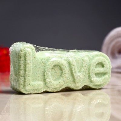 Бомбочка для ванны "Love" с ароматом яблока, зелёная