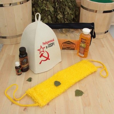 Набор для бани в косметичке "СССР серп и молот" шапка, масло, ароматизатор, шампунь, мочалка